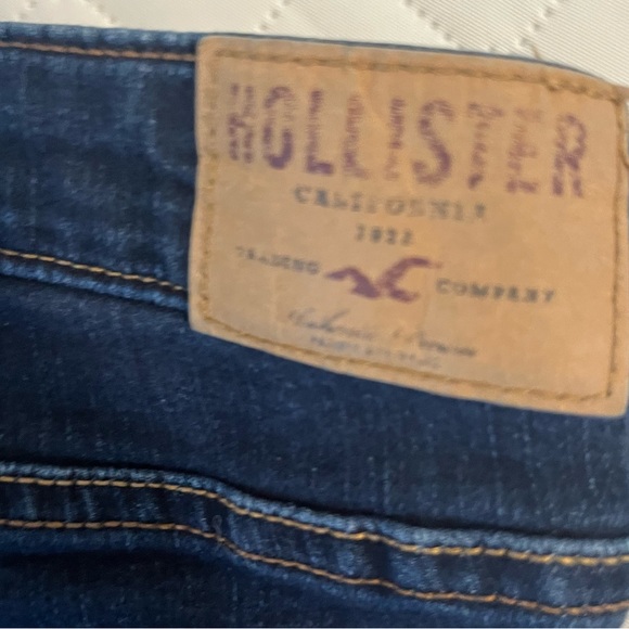 Hollister Ladies Jeans - Picture 4 of 7